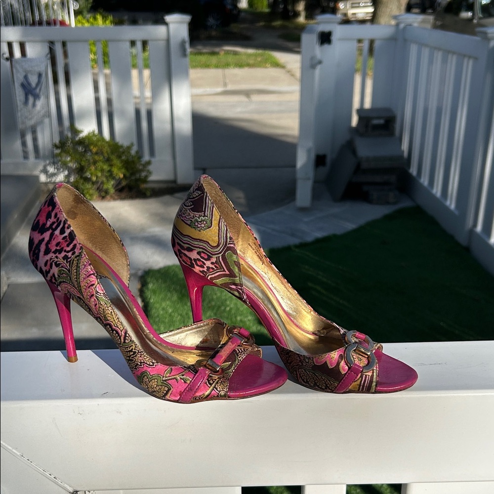 Carlos by Carlos Santana Pink and Gold Patterned Heels